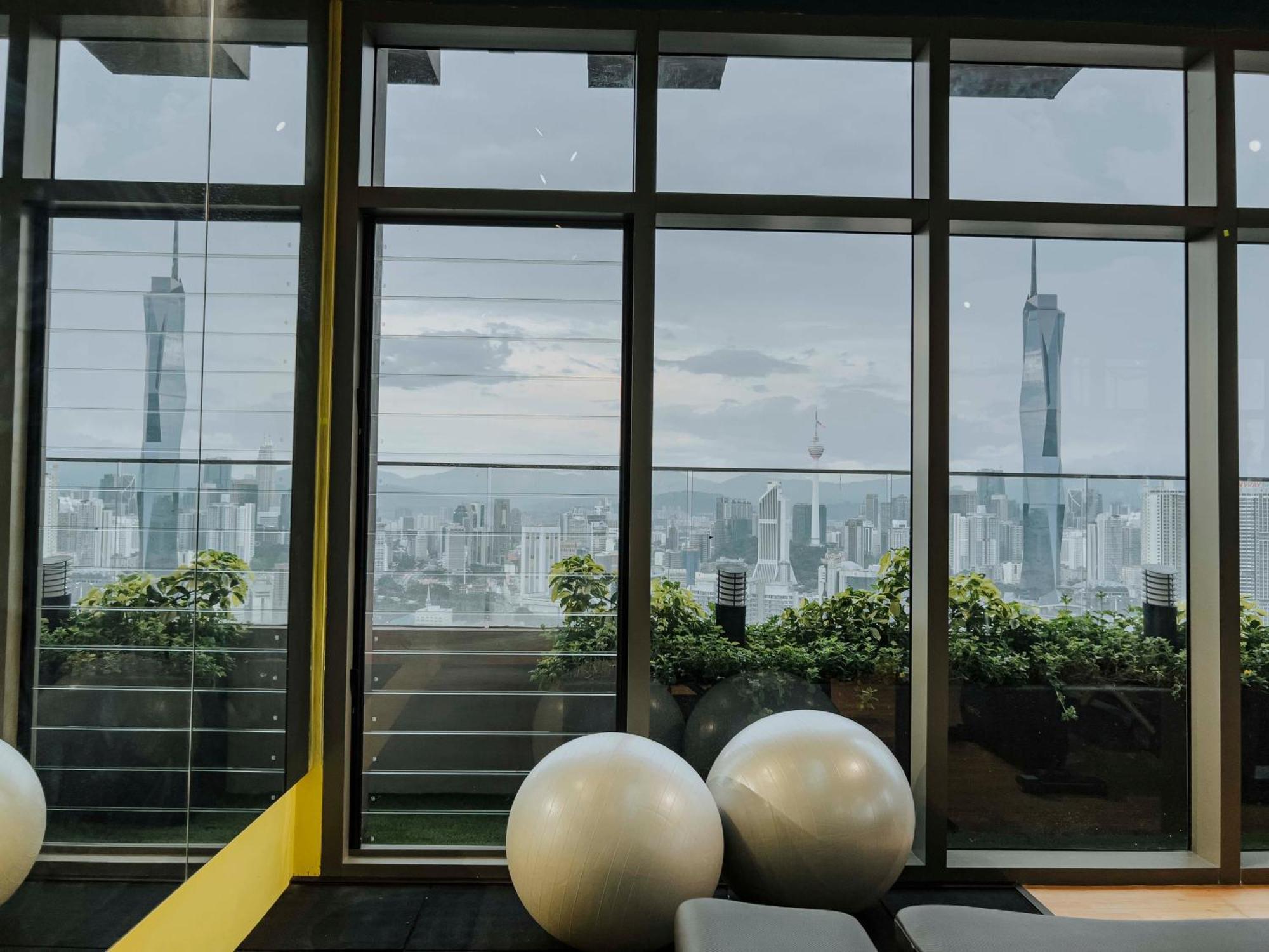 Sky Pool Suites Kl Sentral - Riveria City Kuala Lumpur Exterior photo