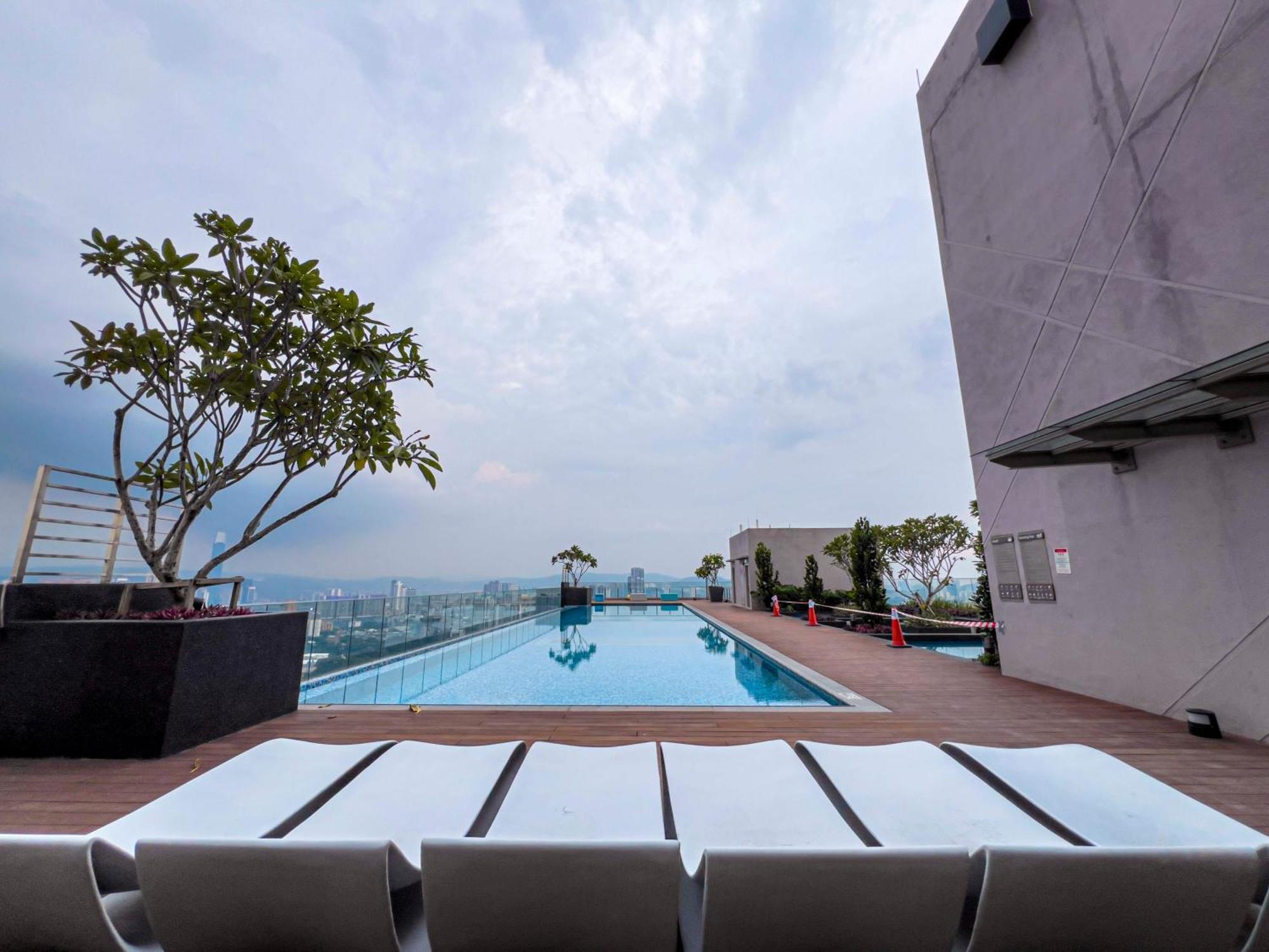 Sky Pool Suites Kl Sentral - Riveria City Kuala Lumpur Exterior photo